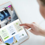 Centri radiologici convenzionati Bari, utente al tablet